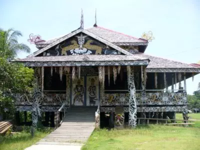Rumah Adat Khas Kalimantan